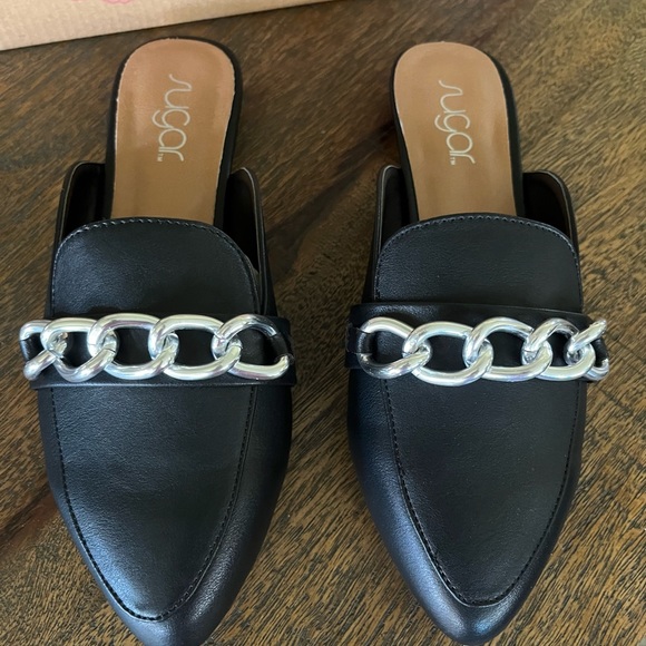 NIB Sugar Aletta Black Slides Flats w/ Silver Chain sz 7.5 - Picture 2 of 5